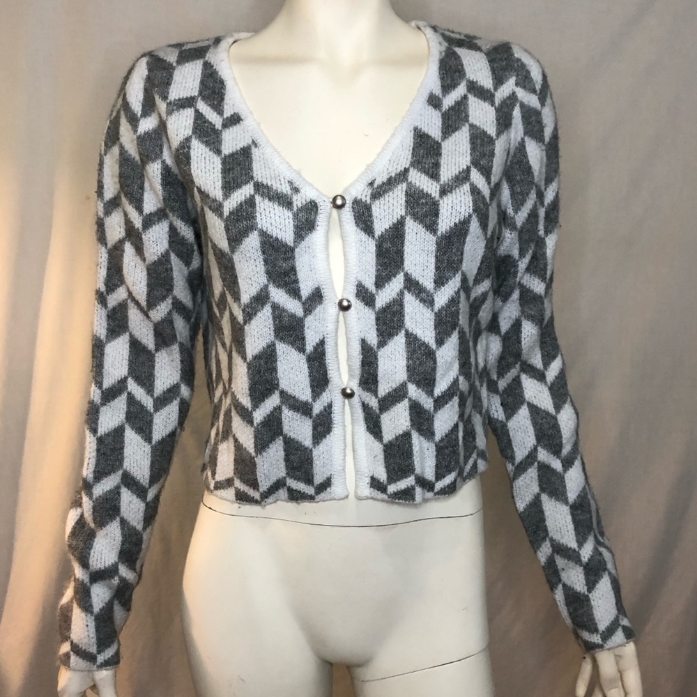 Jessica Simpson cropped white and grey Chevron Knit Sweater size medium